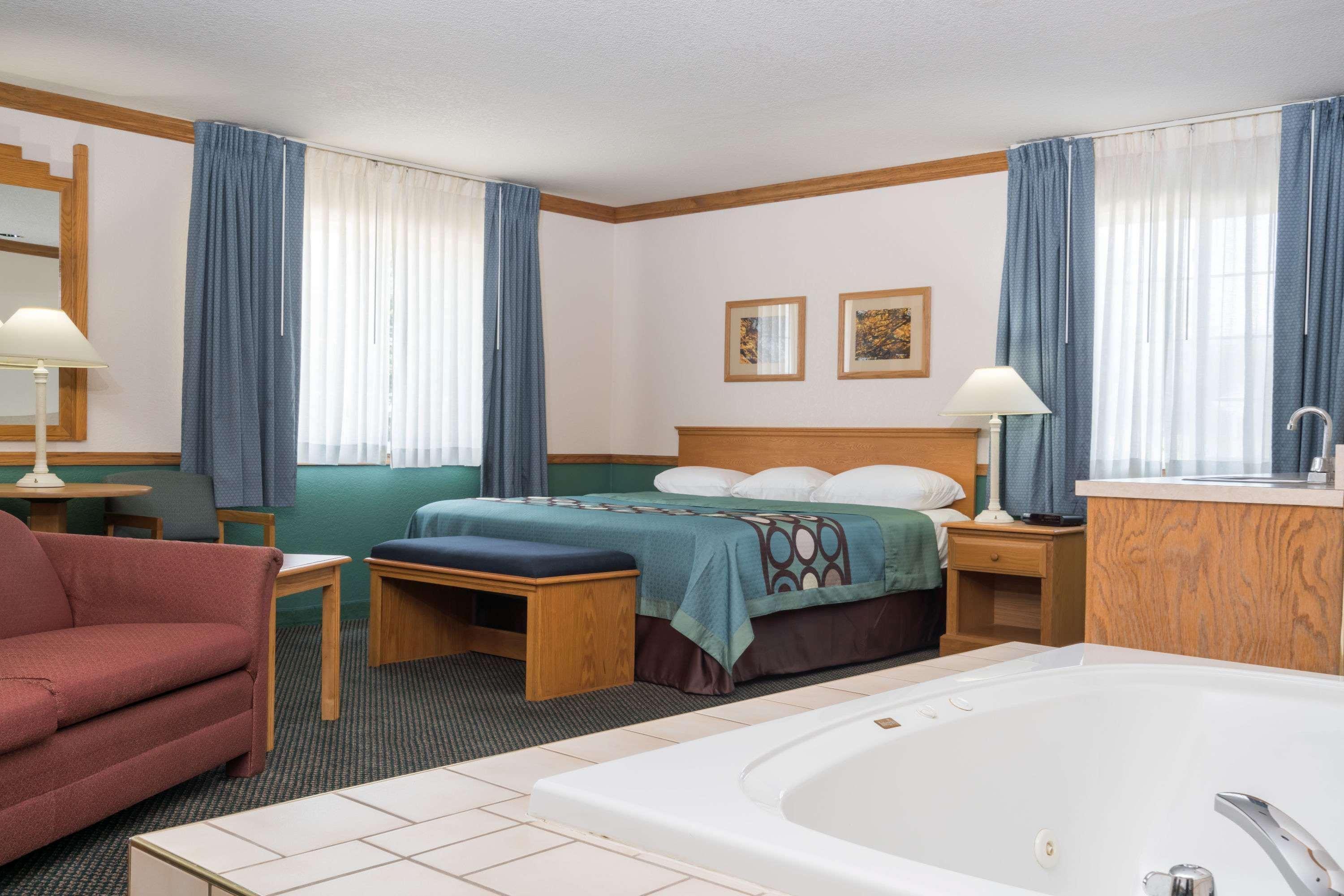 ซูเปอร์ 8 บาย วินด์แฮม เชลดอน Hotel Sheldon ภายนอก รูปภาพ