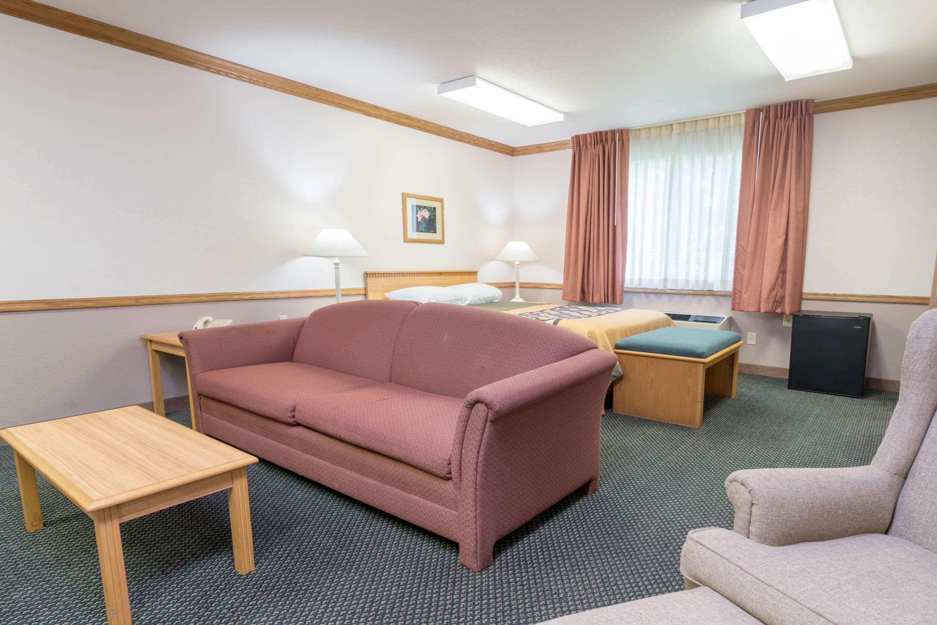 ซูเปอร์ 8 บาย วินด์แฮม เชลดอน Hotel Sheldon ภายนอก รูปภาพ